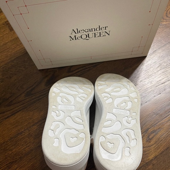 ALEXANDER MCQUEEN OVERSIZED PLATFORM SNEAKERS - Picture 6 of 6